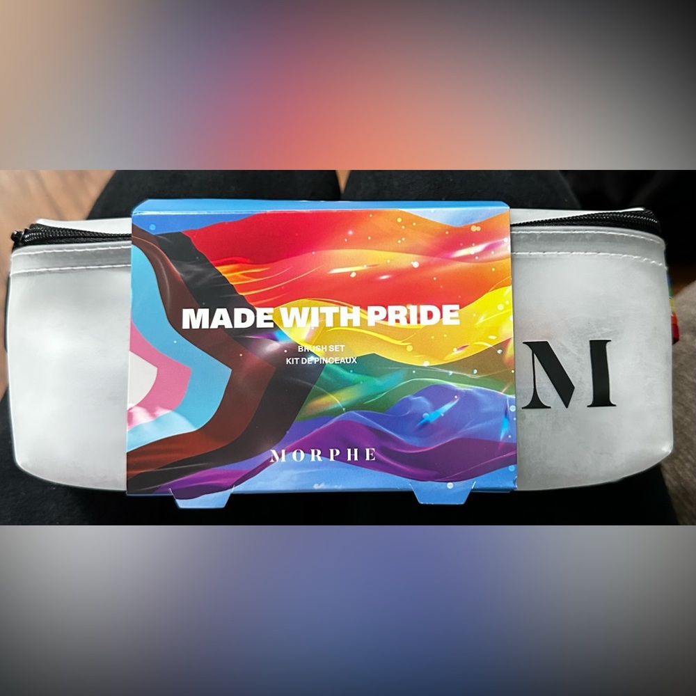 Morphe pride belt bag with brushes